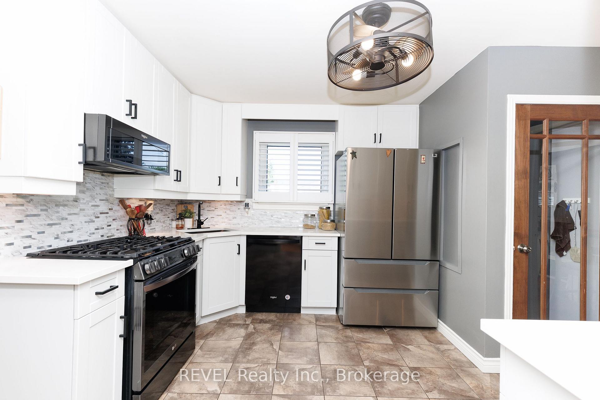 Photo 6 of 3385 Callan Street, Niagara Falls, Chippawa — HOMEH