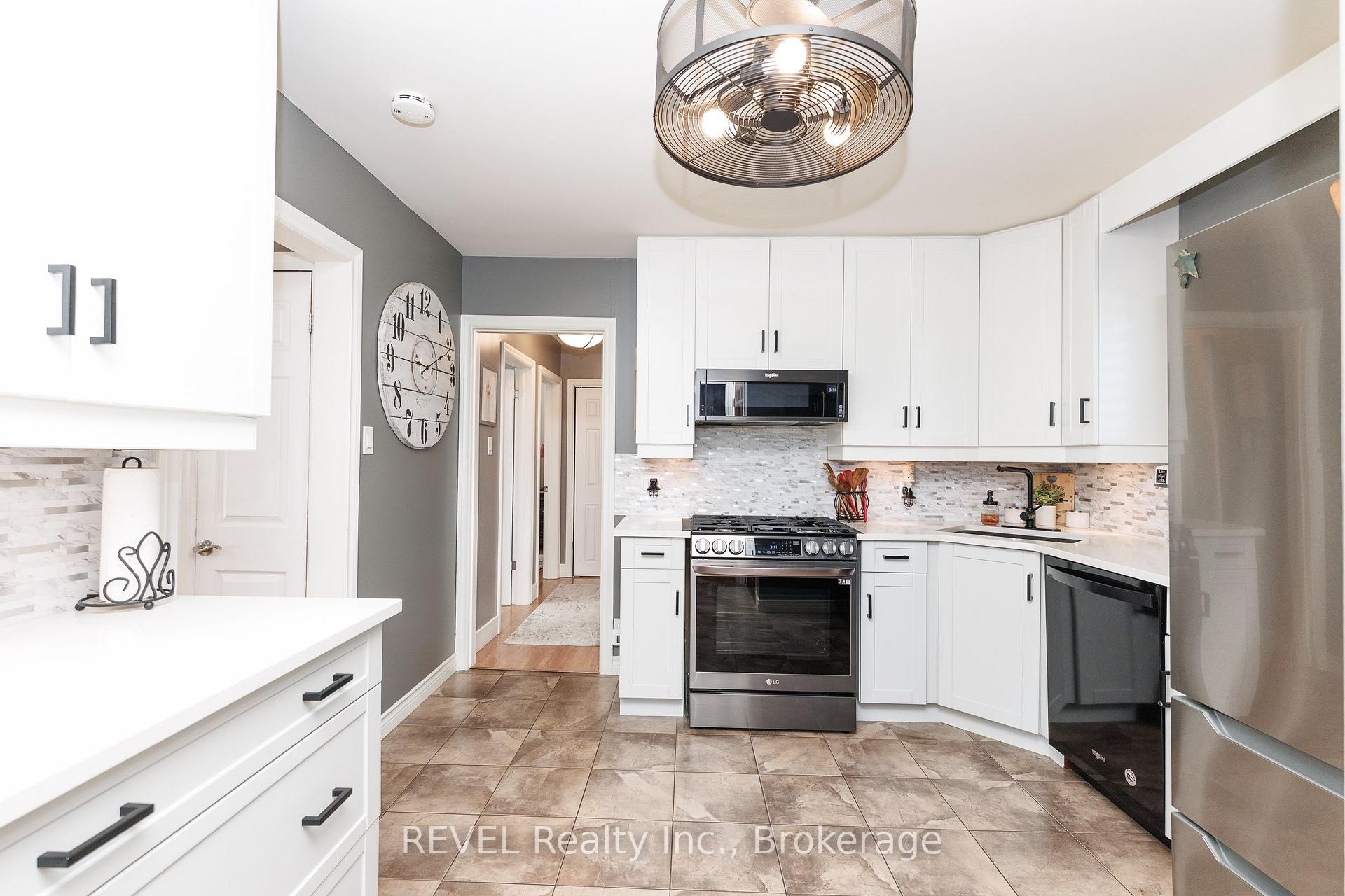 Photo 8 of 3385 Callan Street, Niagara Falls, Chippawa — HOMEH