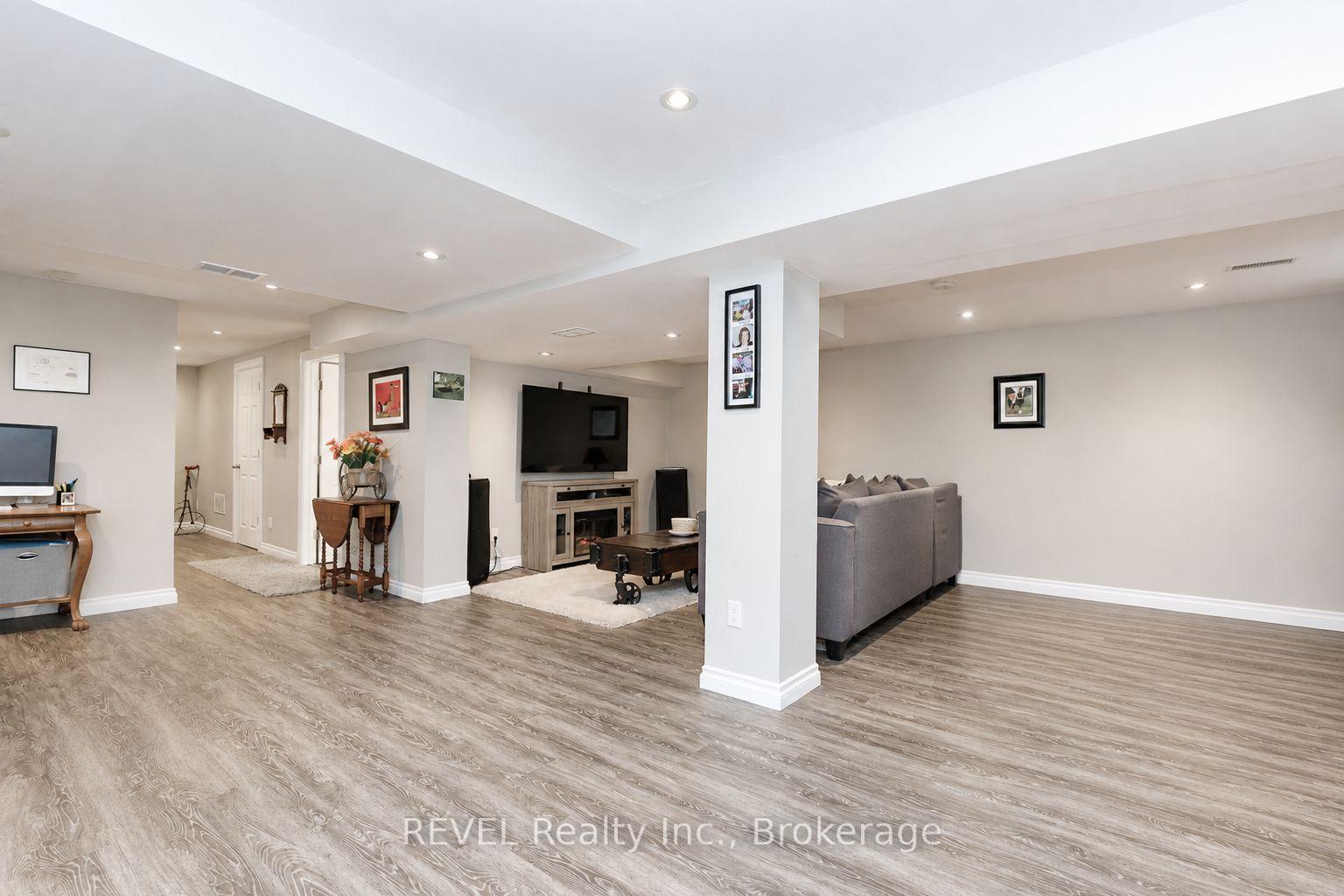 Photo 16 of 3385 Callan Street, Niagara Falls, Chippawa — HOMEH