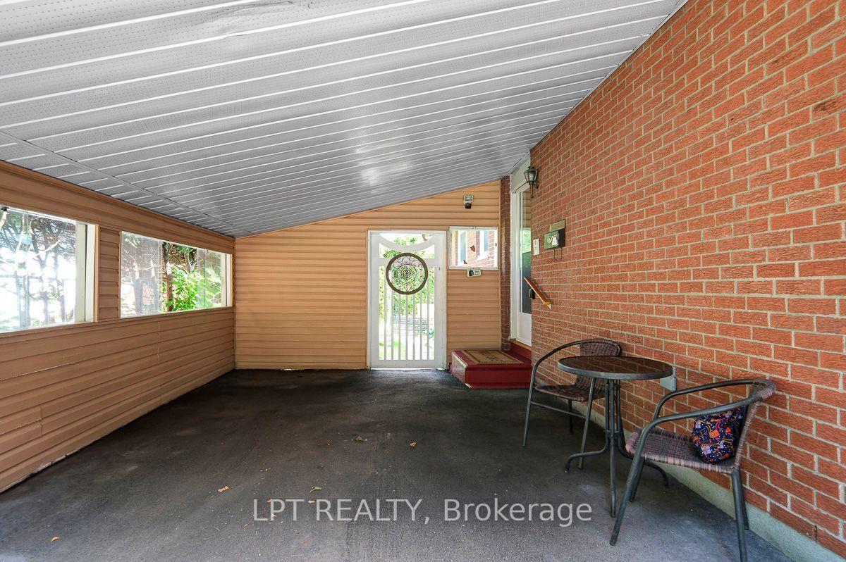 Photo 5 of 2396 Heaton Avenue, Ottawa, Hawthorne Meadows — HOMEH