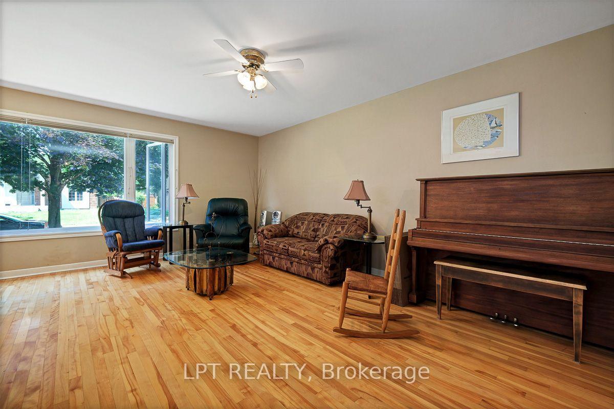 Photo 8 of 2396 Heaton Avenue, Ottawa, Hawthorne Meadows — HOMEH