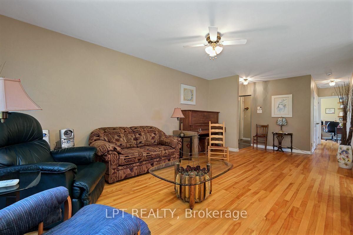 Photo 11 of 2396 Heaton Avenue, Ottawa, Hawthorne Meadows — HOMEH