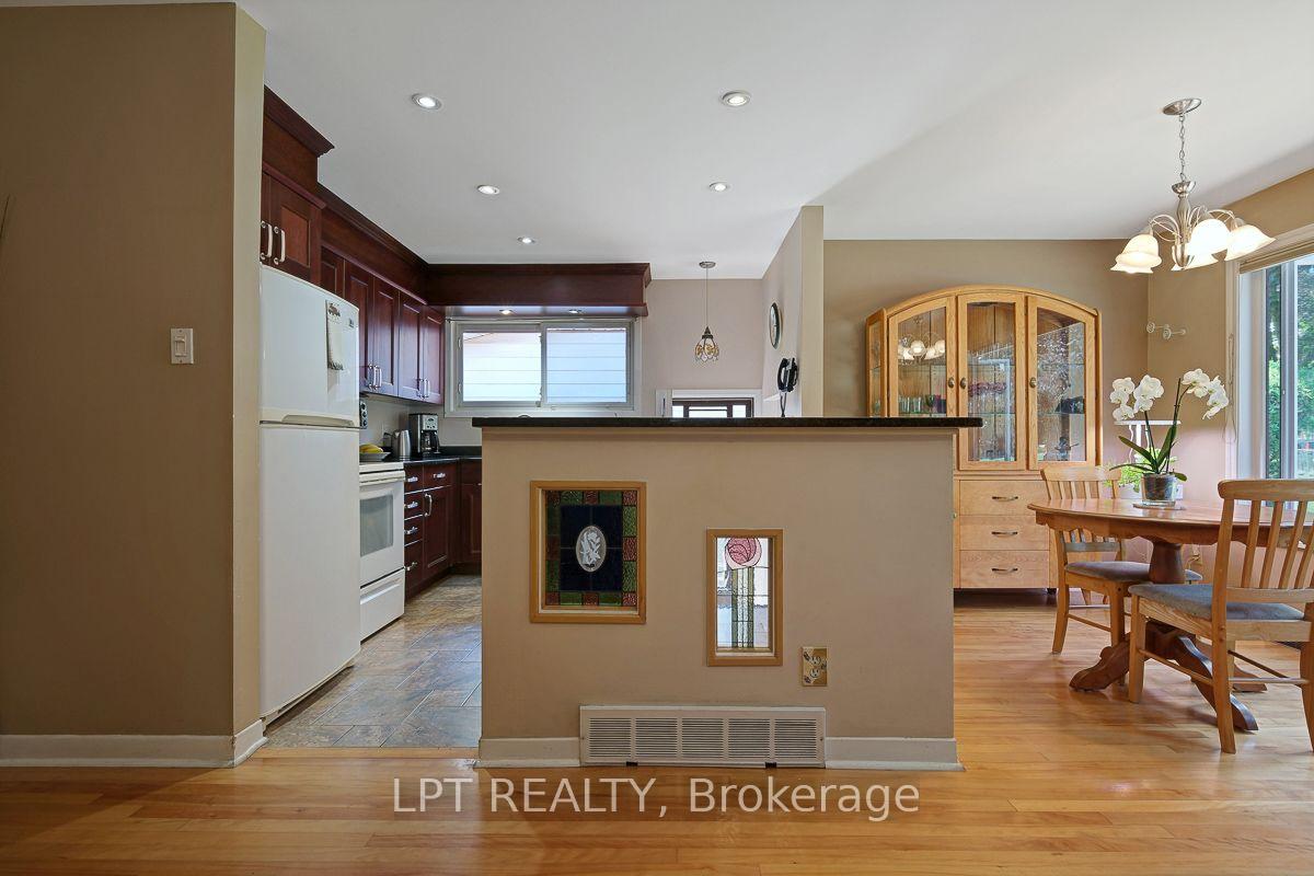 Photo 17 of 2396 Heaton Avenue, Ottawa, Hawthorne Meadows — HOMEH