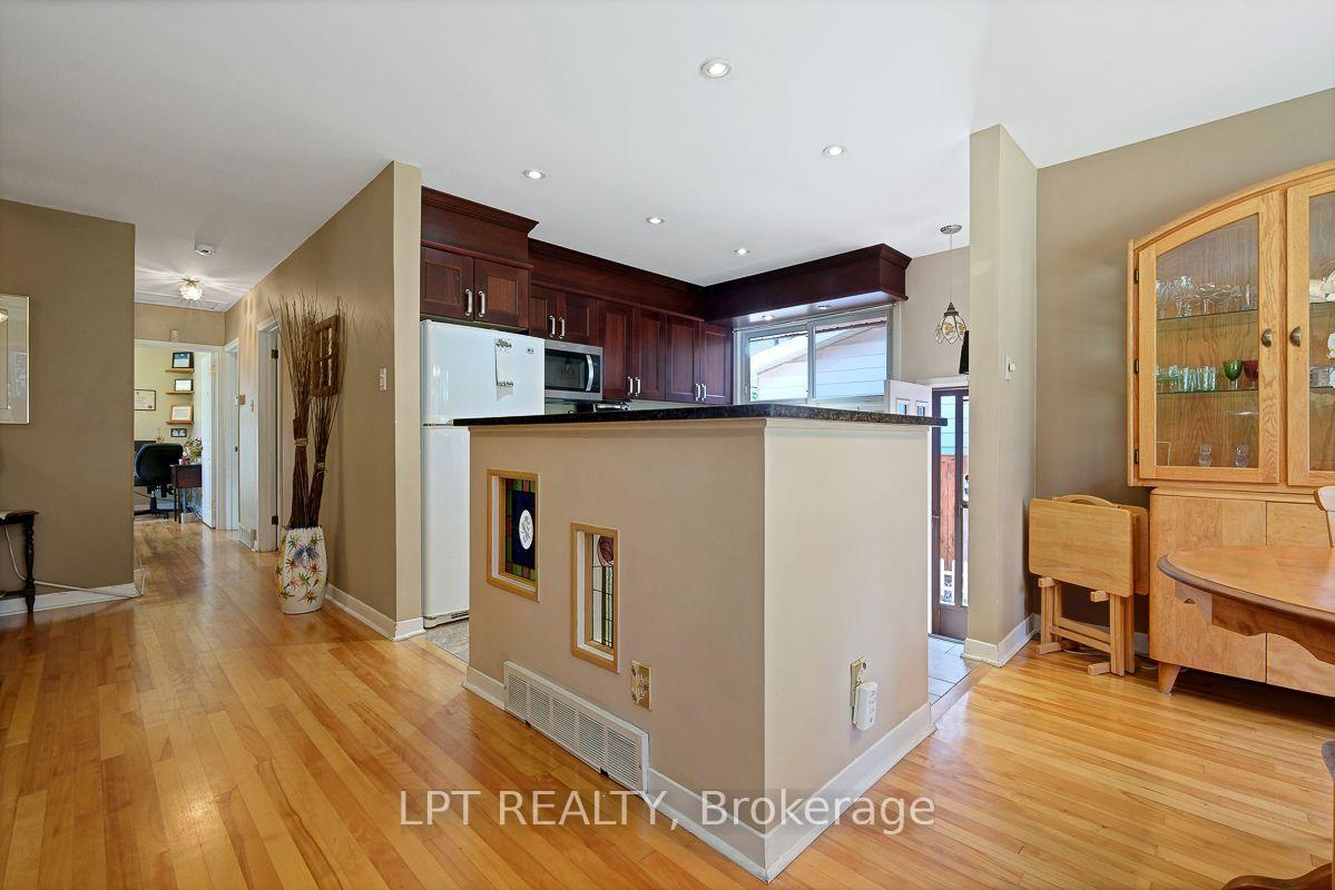 Photo 18 of 2396 Heaton Avenue, Ottawa, Hawthorne Meadows — HOMEH