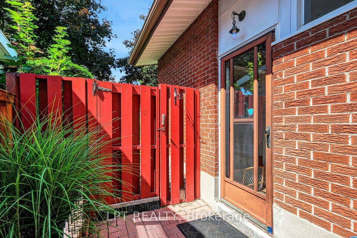 Photo 49 of 2396 Heaton Avenue, Ottawa, Hawthorne Meadows — HOMEH