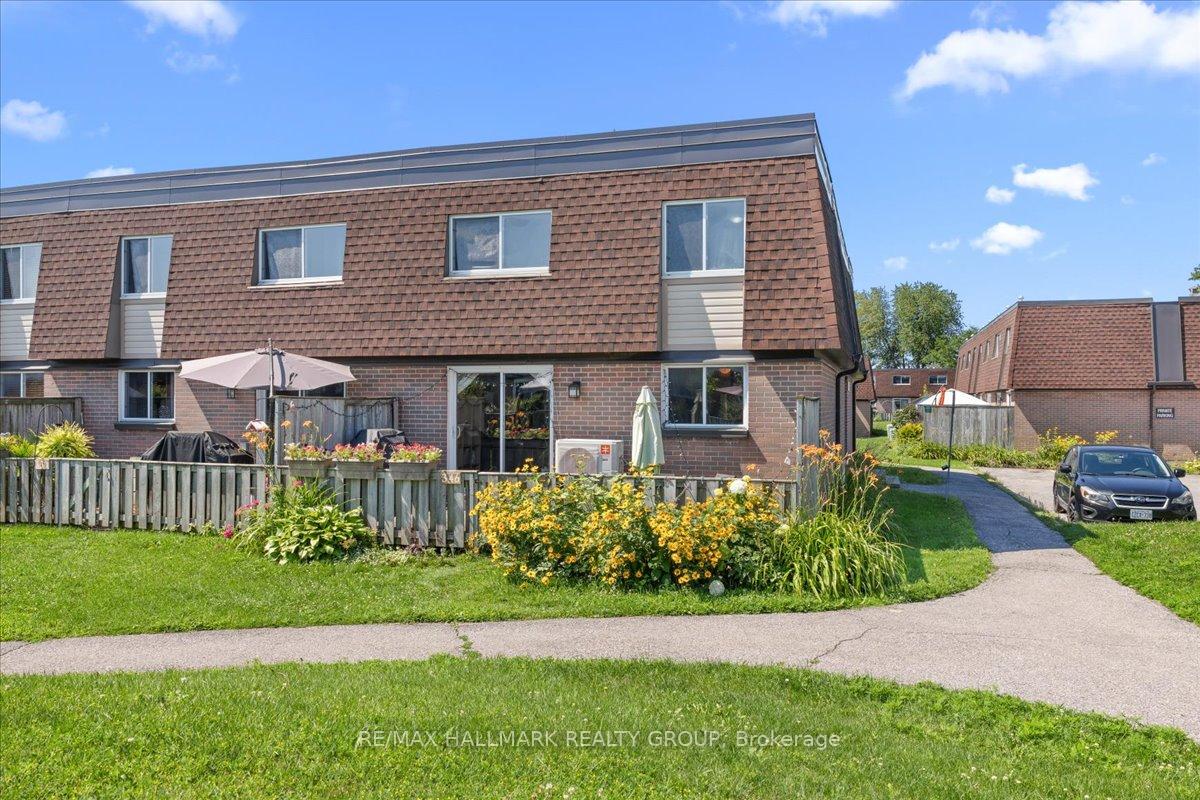 Photo 1 of 346 Garden Glen Private, Ottawa, Meadowlands/Crestview — HOMEH