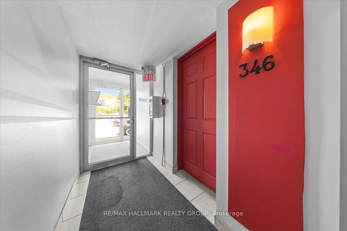 Photo 2 of 346 Garden Glen Private, Ottawa, Meadowlands/Crestview — HOMEH