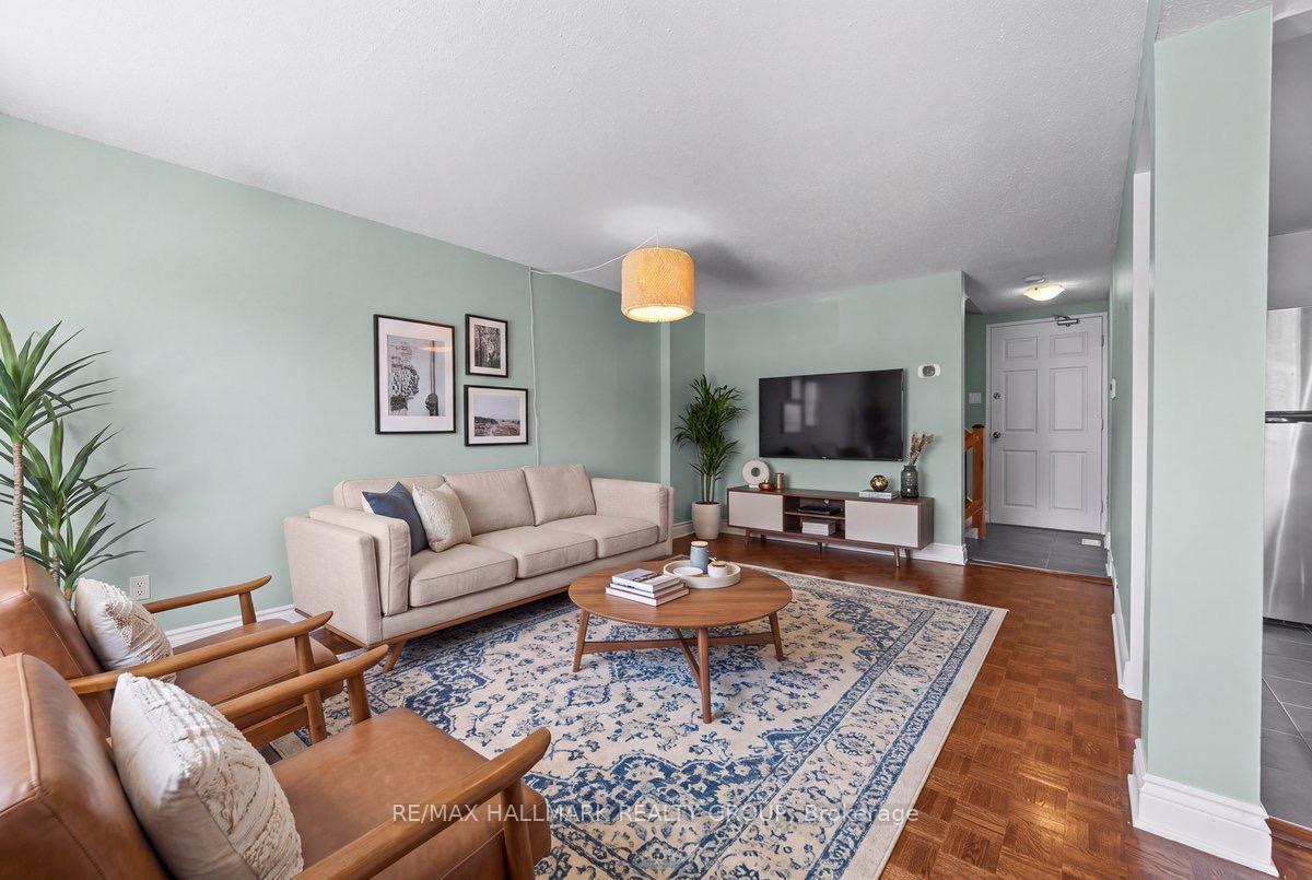 Photo 4 of 346 Garden Glen Private, Ottawa, Meadowlands/Crestview — HOMEH