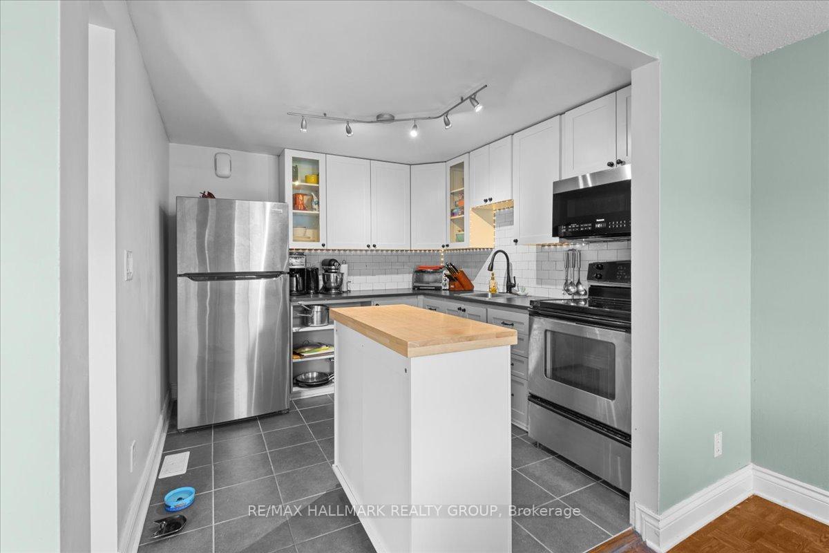 Photo 11 of 346 Garden Glen Private, Ottawa, Meadowlands/Crestview — HOMEH