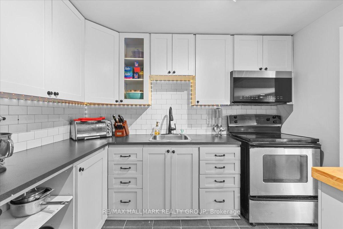 Photo 12 of 346 Garden Glen Private, Ottawa, Meadowlands/Crestview — HOMEH