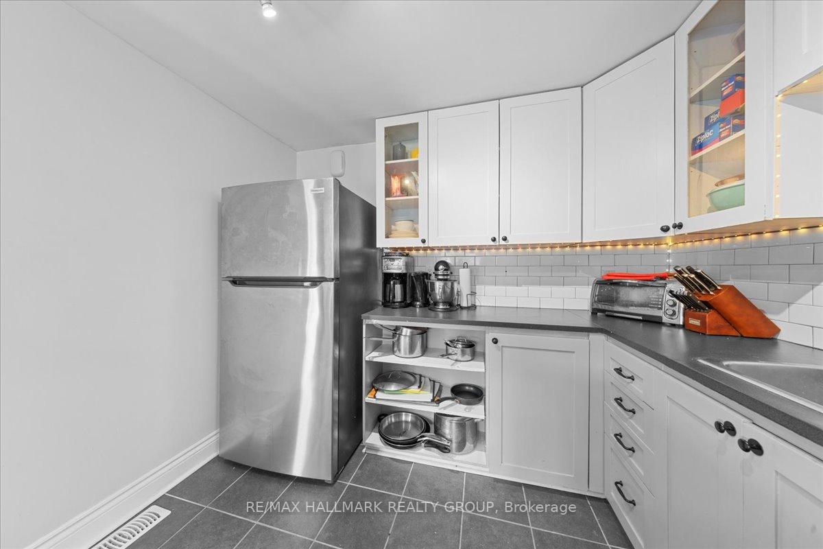 Photo 13 of 346 Garden Glen Private, Ottawa, Meadowlands/Crestview — HOMEH