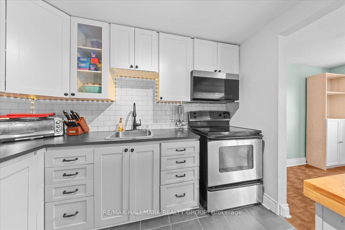 Photo 14 of 346 Garden Glen Private, Ottawa, Meadowlands/Crestview — HOMEH