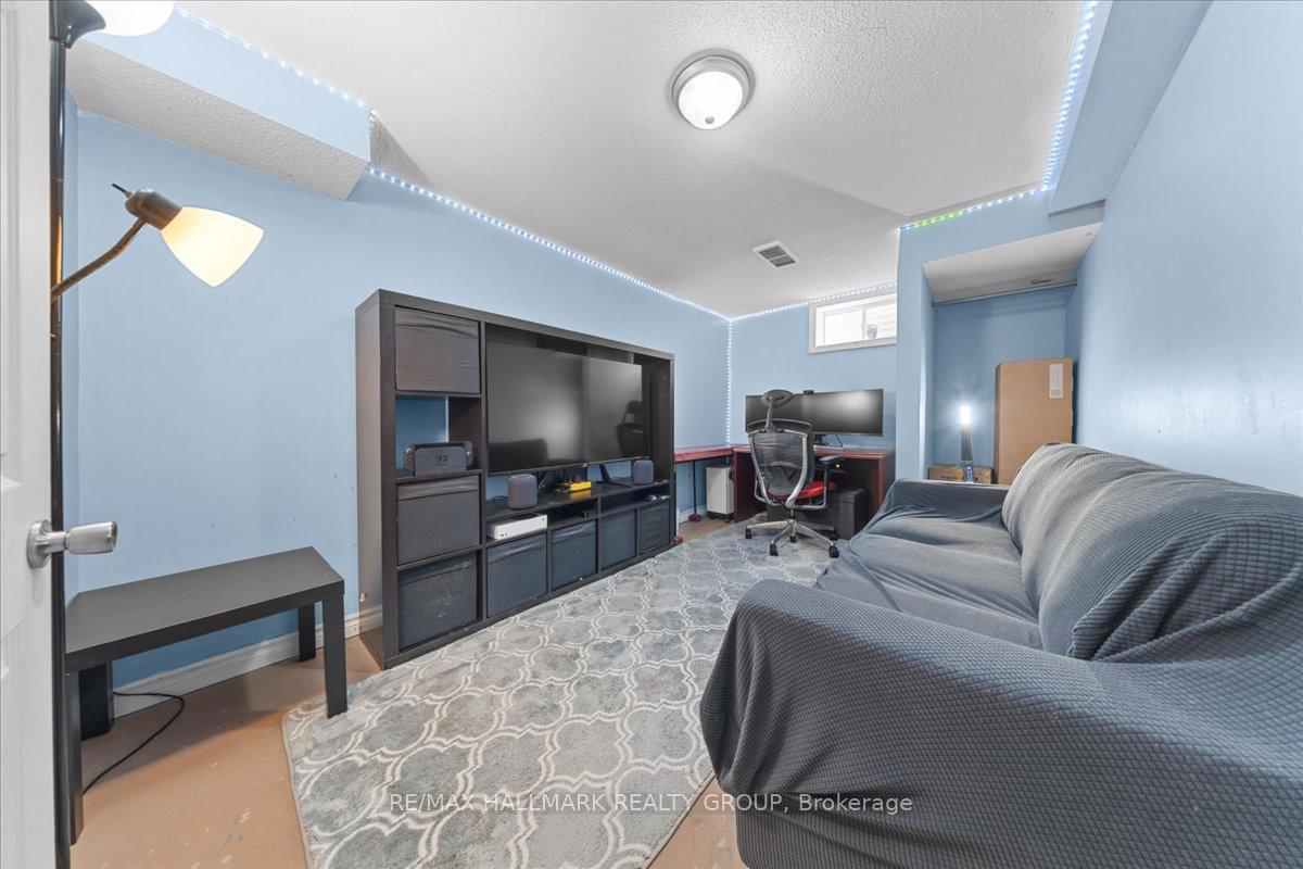 Photo 27 of 346 Garden Glen Private, Ottawa, Meadowlands/Crestview — HOMEH