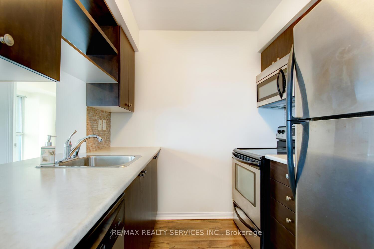 Photo 9 of Unit 1103, 215 Queen Street E, Brampton, Queen Street Corridor — HOMEH