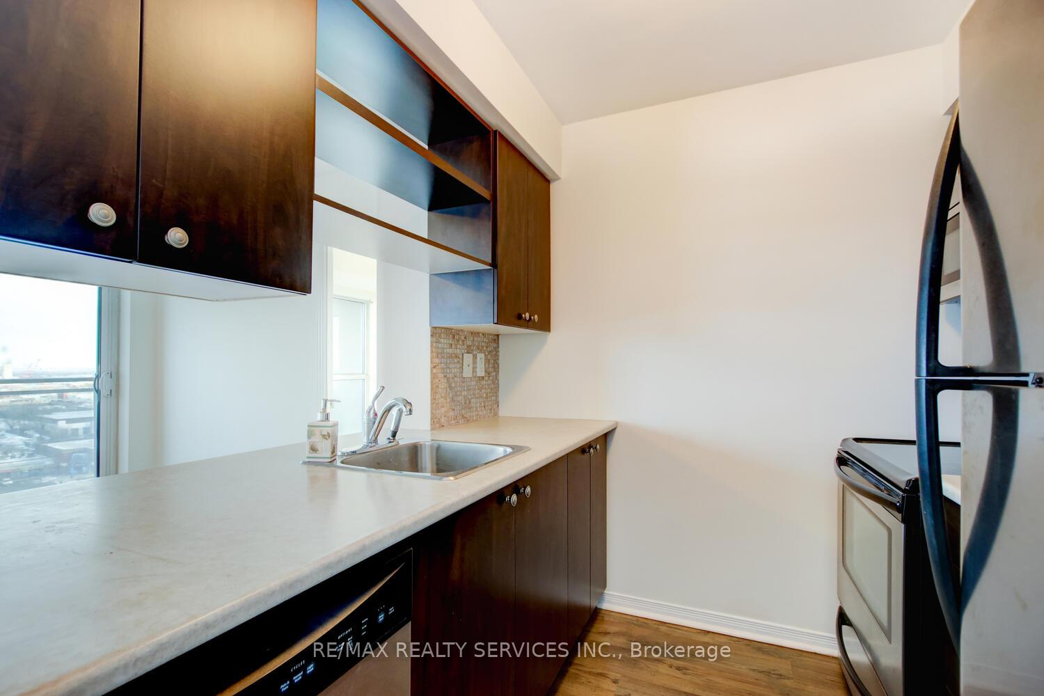 Photo 10 of Unit 1103, 215 Queen Street E, Brampton, Queen Street Corridor — HOMEH