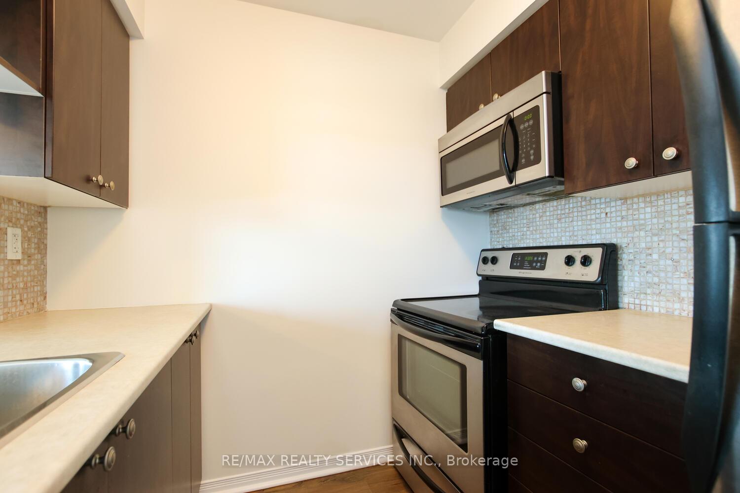 Photo 11 of Unit 1103, 215 Queen Street E, Brampton, Queen Street Corridor — HOMEH