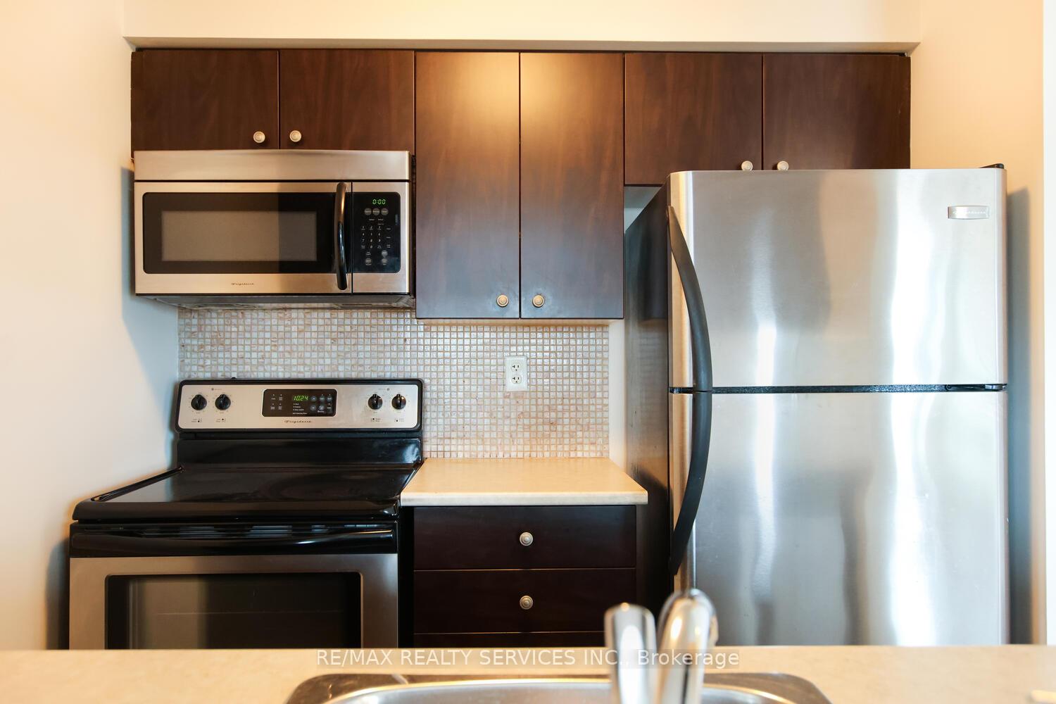 Photo 12 of Unit 1103, 215 Queen Street E, Brampton, Queen Street Corridor — HOMEH