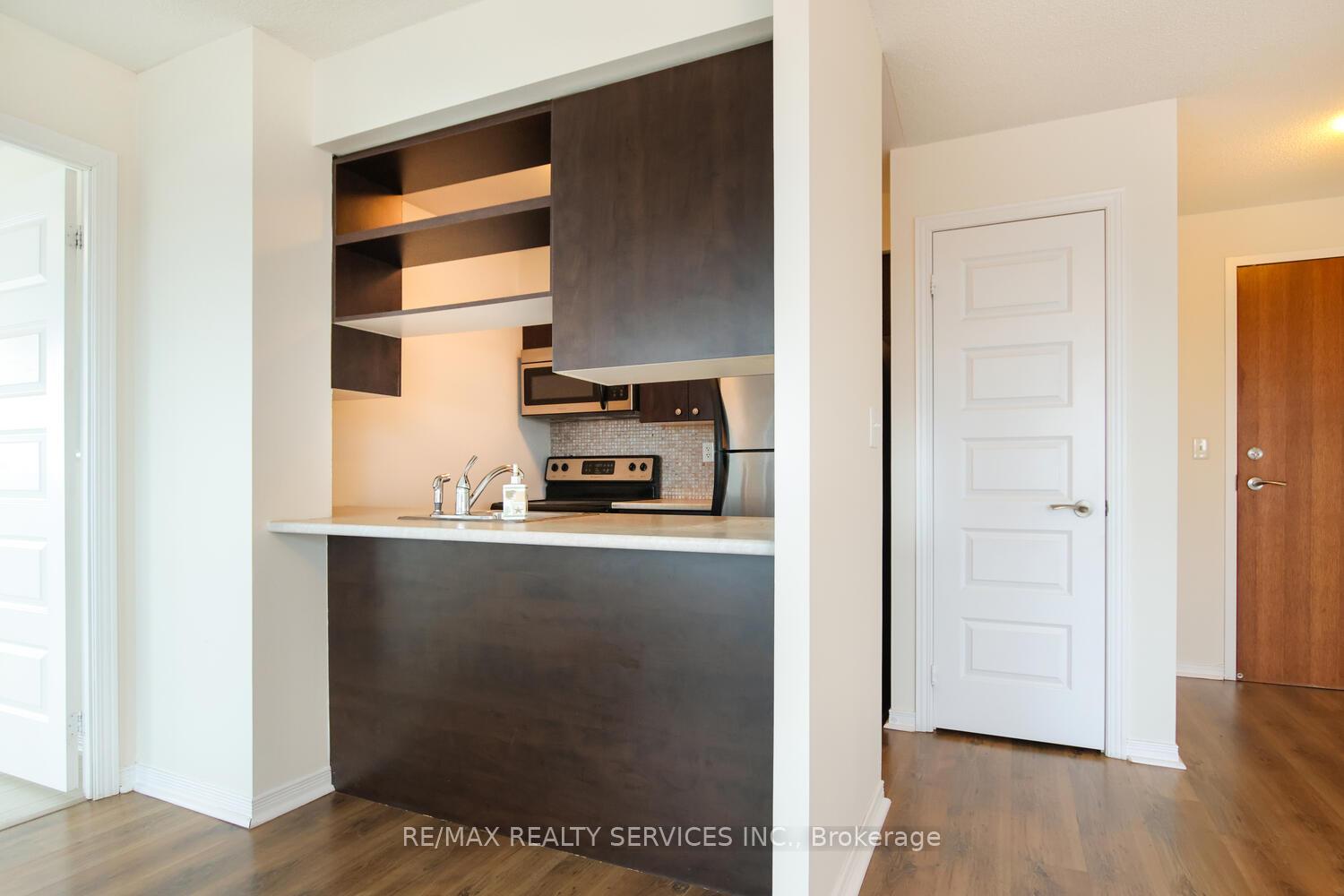 Photo 14 of Unit 1103, 215 Queen Street E, Brampton, Queen Street Corridor — HOMEH