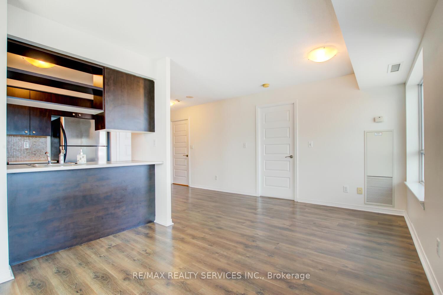 Photo 16 of Unit 1103, 215 Queen Street E, Brampton, Queen Street Corridor — HOMEH
