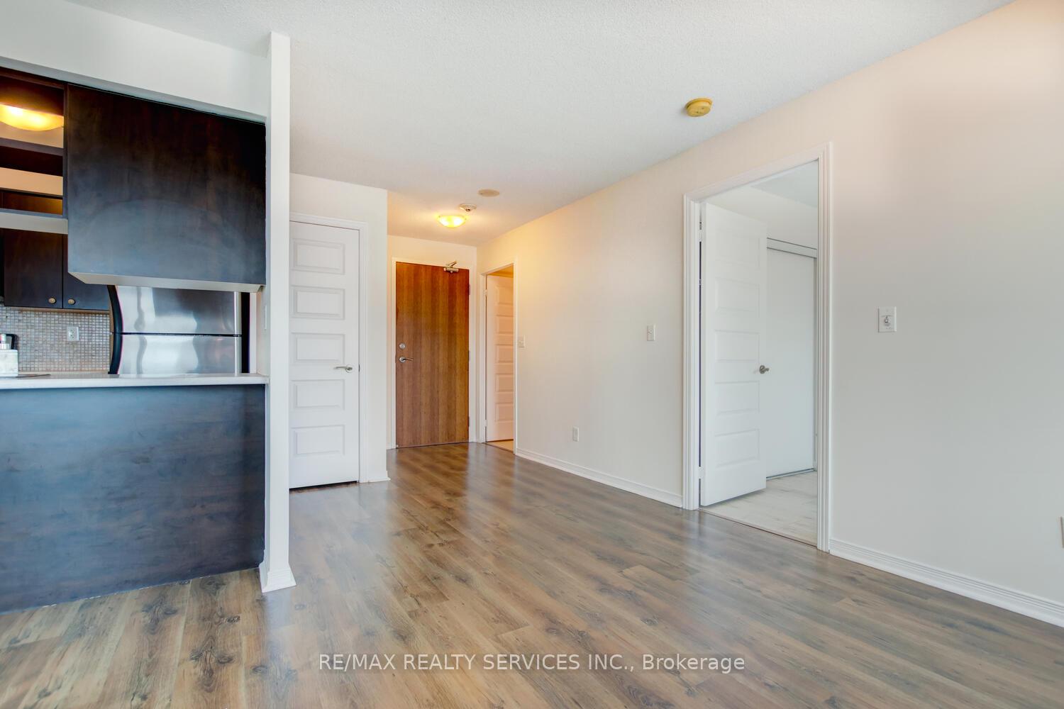 Photo 17 of Unit 1103, 215 Queen Street E, Brampton, Queen Street Corridor — HOMEH
