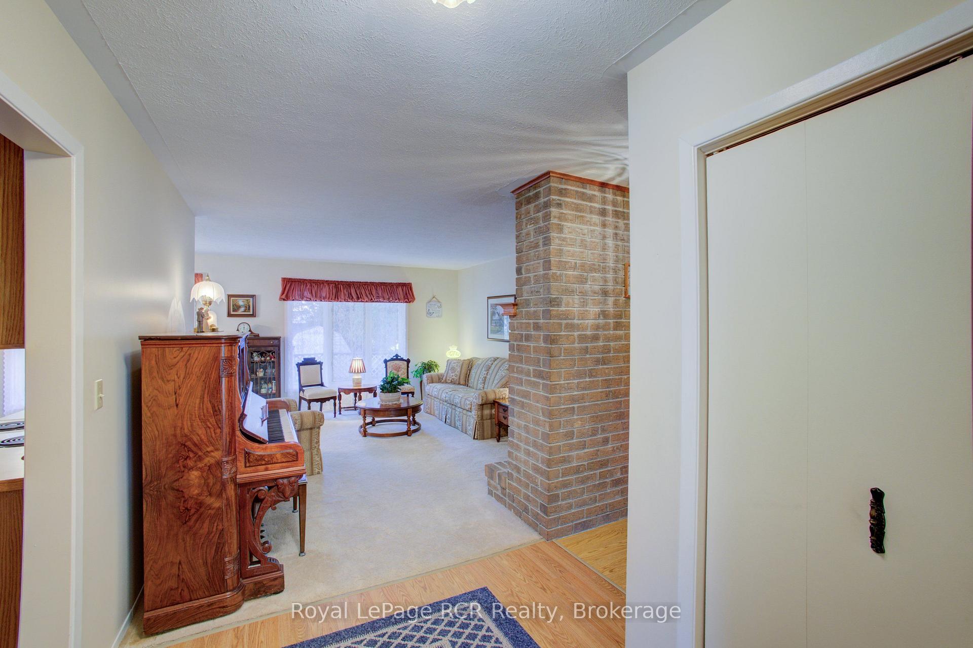 Photo 6 of 360 Main Street W, Minto — HOMEH