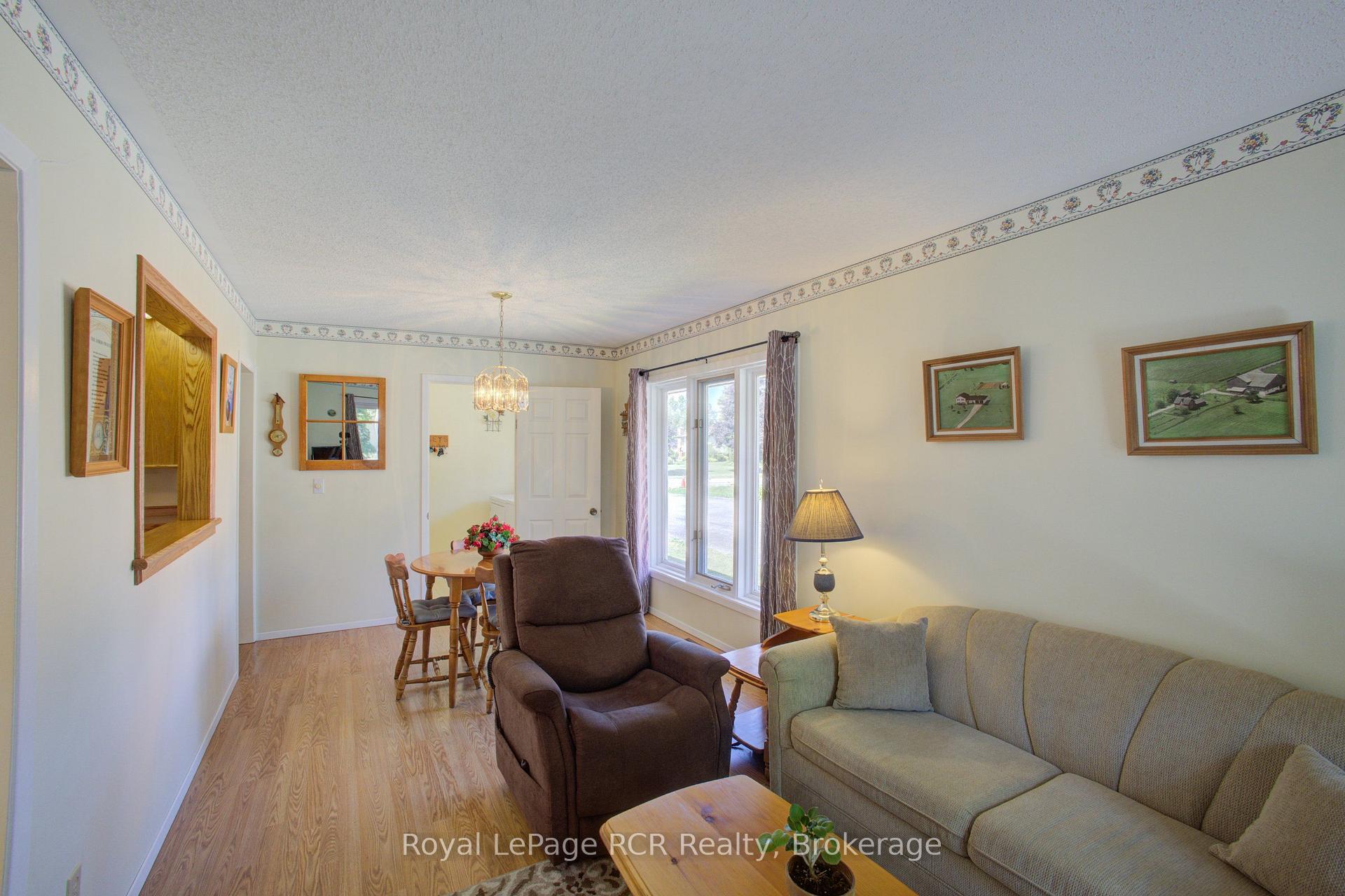 Photo 13 of 360 Main Street W, Minto — HOMEH
