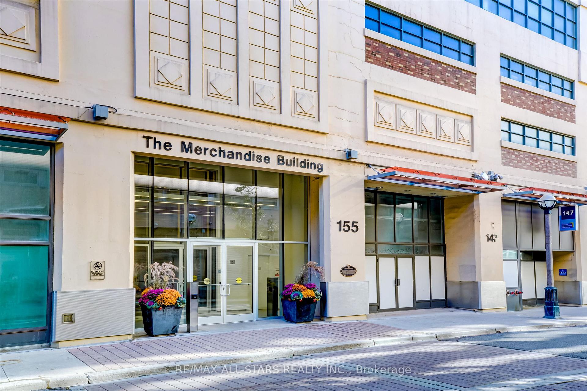 Front of Unit 827, 155 Dalhousie Street