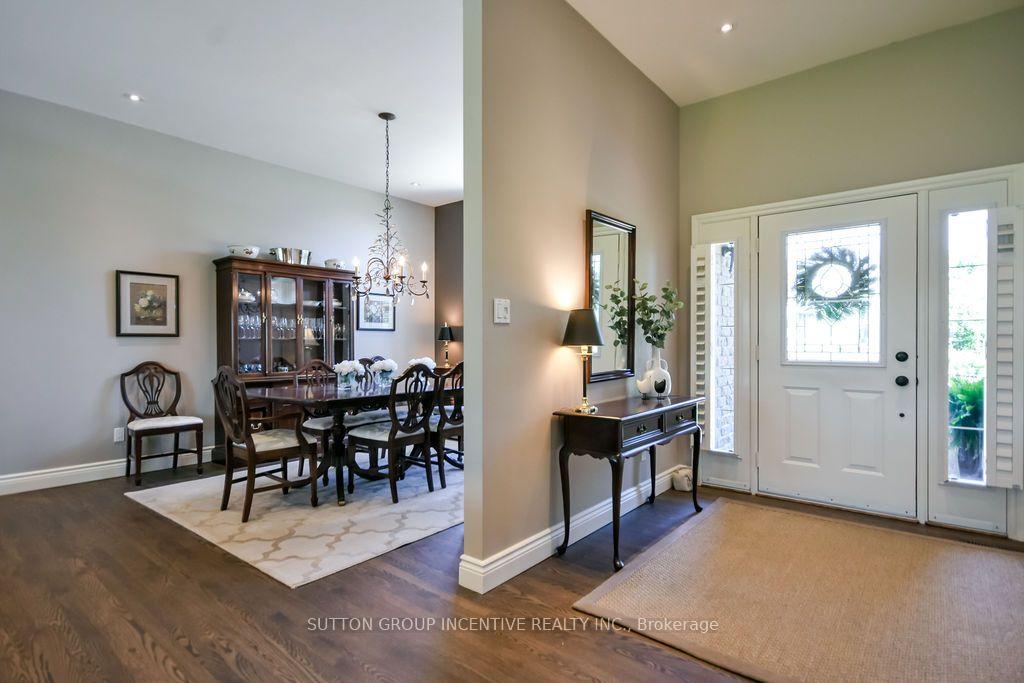 Photo 2 of 18 Bridle Path, Oro-Medonte, Horseshoe Valley — HOMEH