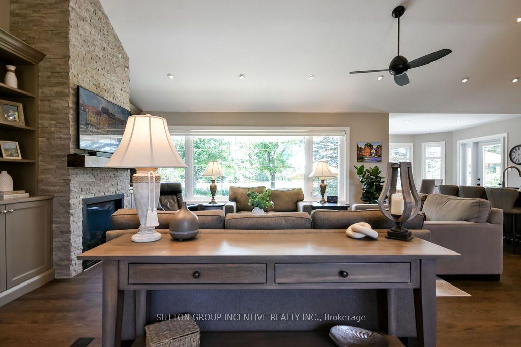 Photo 3 of 18 Bridle Path, Oro-Medonte, Horseshoe Valley — HOMEH