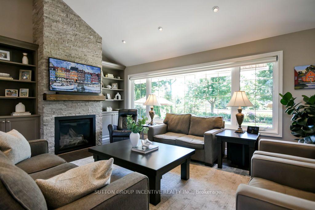 Photo 4 of 18 Bridle Path, Oro-Medonte, Horseshoe Valley — HOMEH