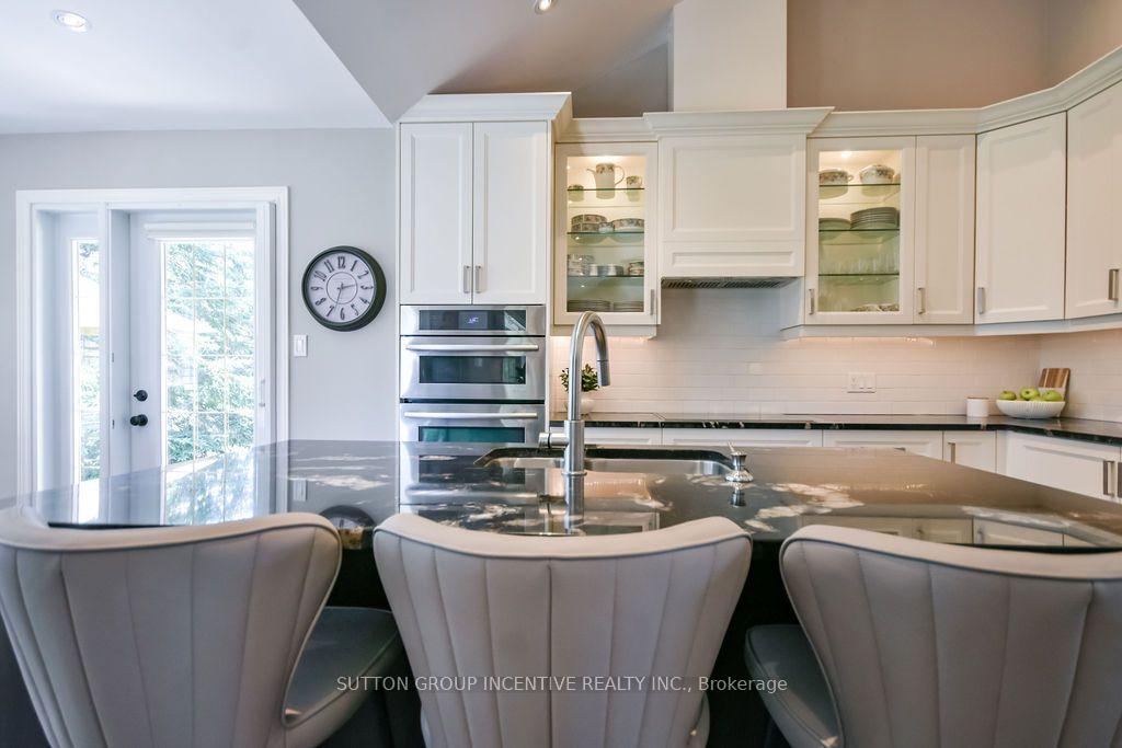 Photo 10 of 18 Bridle Path, Oro-Medonte, Horseshoe Valley — HOMEH