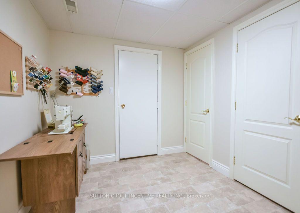 Photo 34 of 18 Bridle Path, Oro-Medonte, Horseshoe Valley — HOMEH