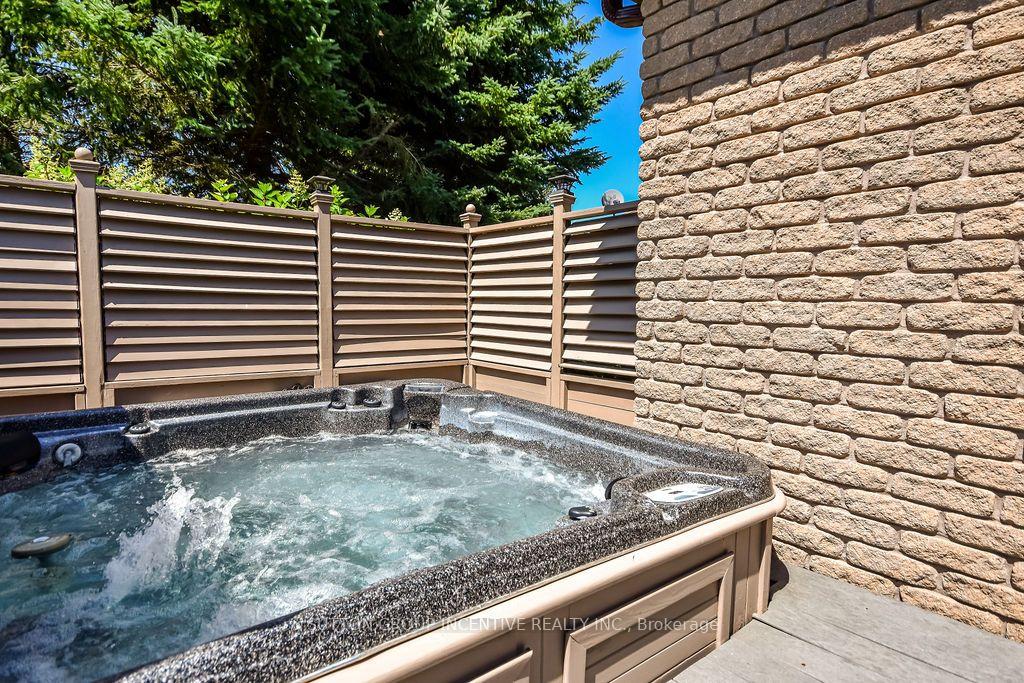 Photo 40 of 18 Bridle Path, Oro-Medonte, Horseshoe Valley — HOMEH