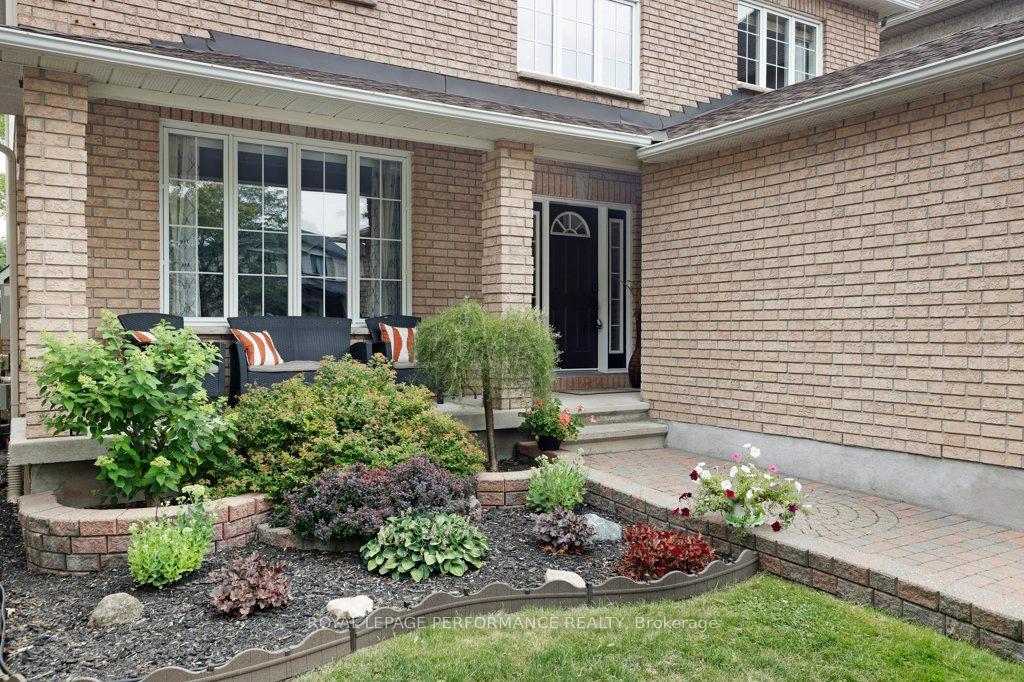 Photo 5 of 28 Monet Court, Ottawa, Upper Hunt Club — HOMEH