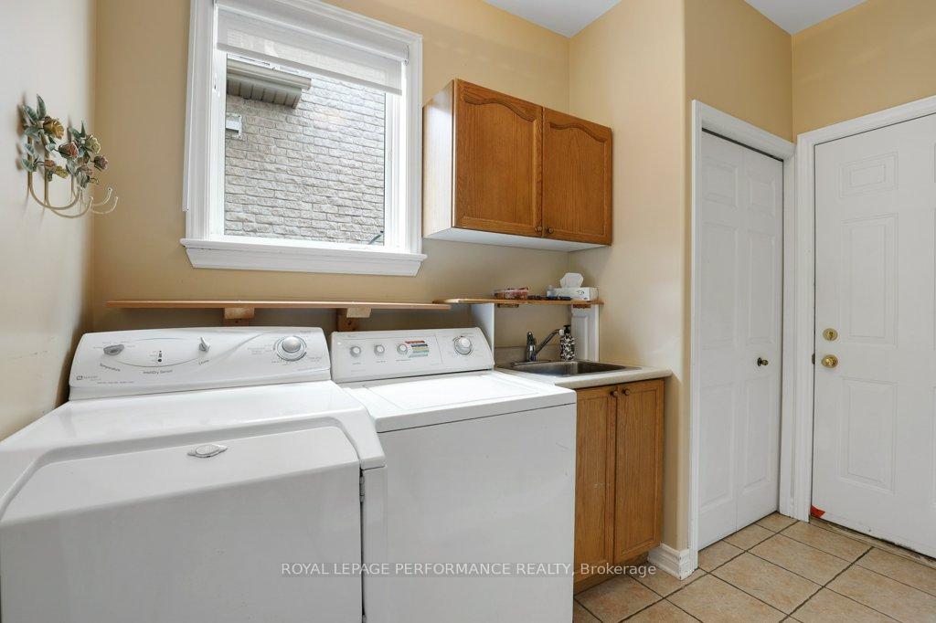 Photo 10 of 28 Monet Court, Ottawa, Upper Hunt Club — HOMEH