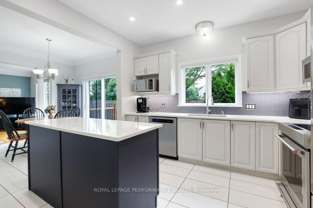 Photo 16 of 28 Monet Court, Ottawa, Upper Hunt Club — HOMEH