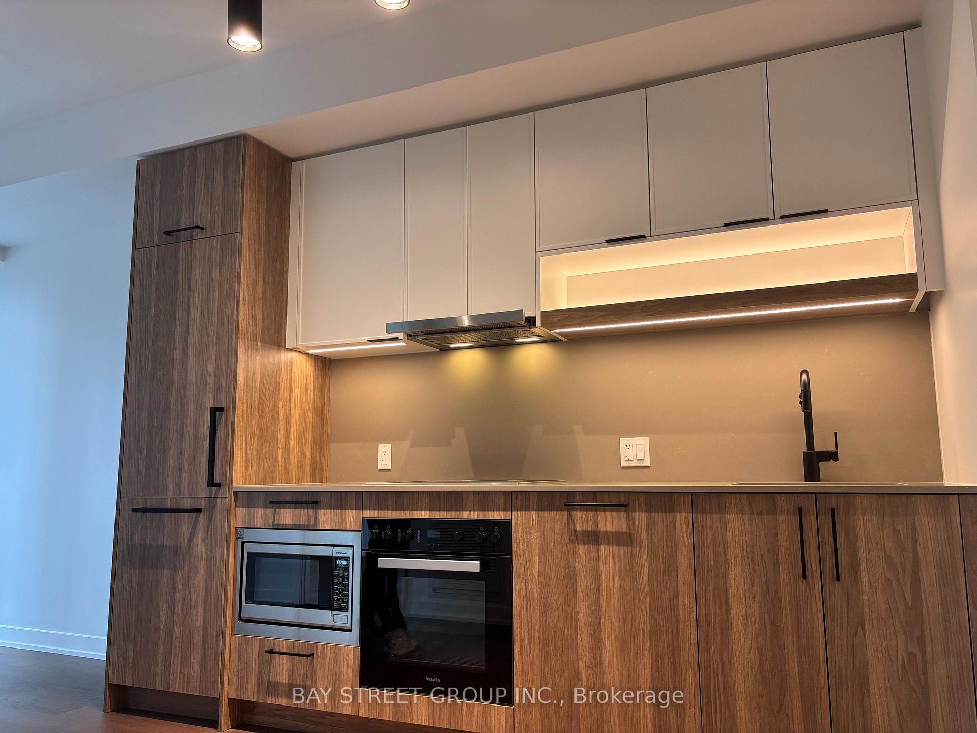 Photo 6 of Unit 1503, 91 Montclair Avenue, Toronto, Forest Hill South — HOMEH