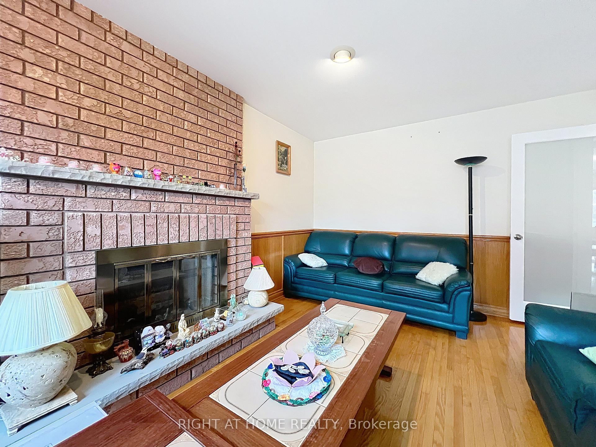 Photo 13 of 150 Holmes Avenue, North York, Willowdale East — HOMEH