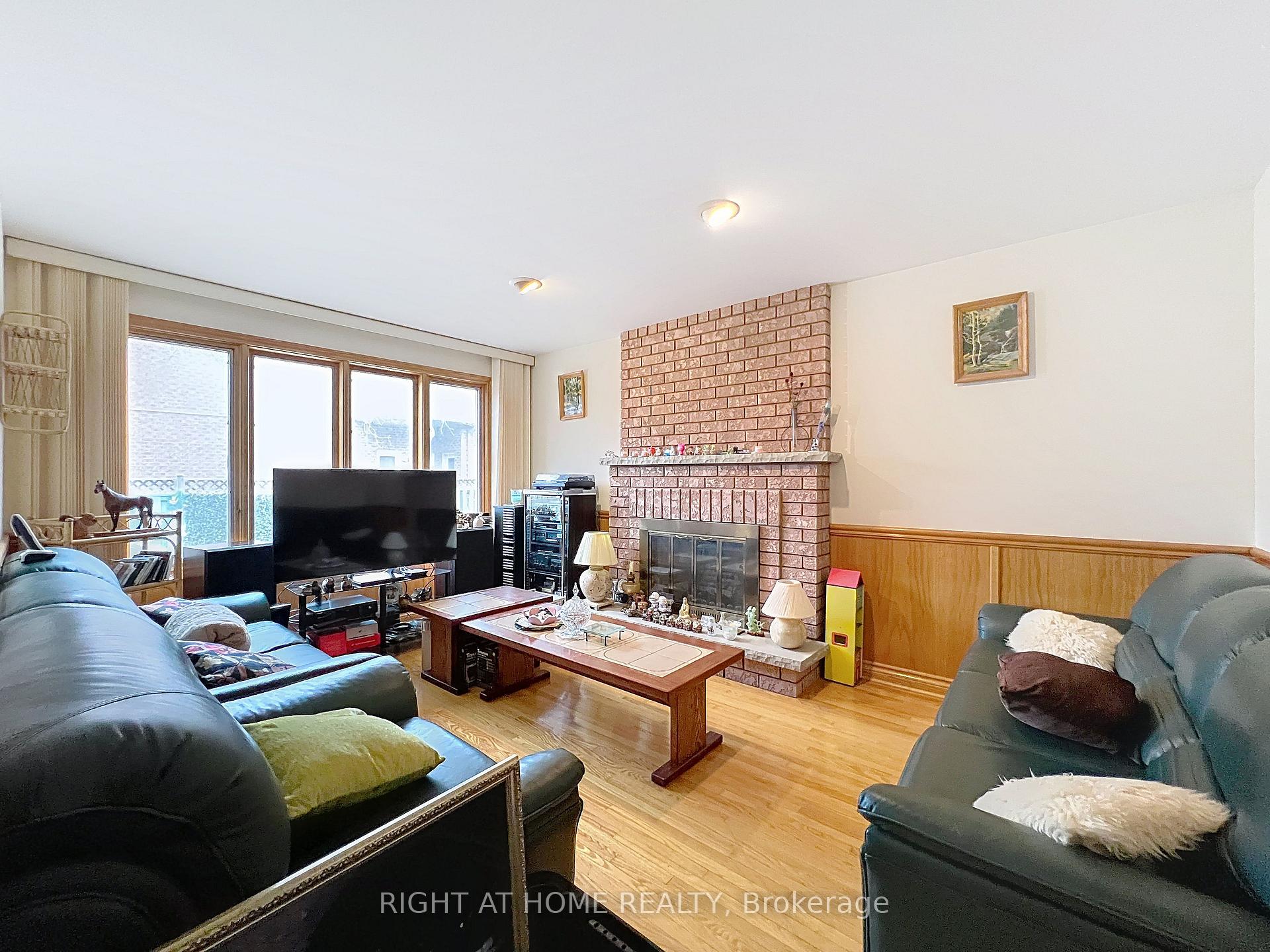 Photo 14 of 150 Holmes Avenue, North York, Willowdale East — HOMEH