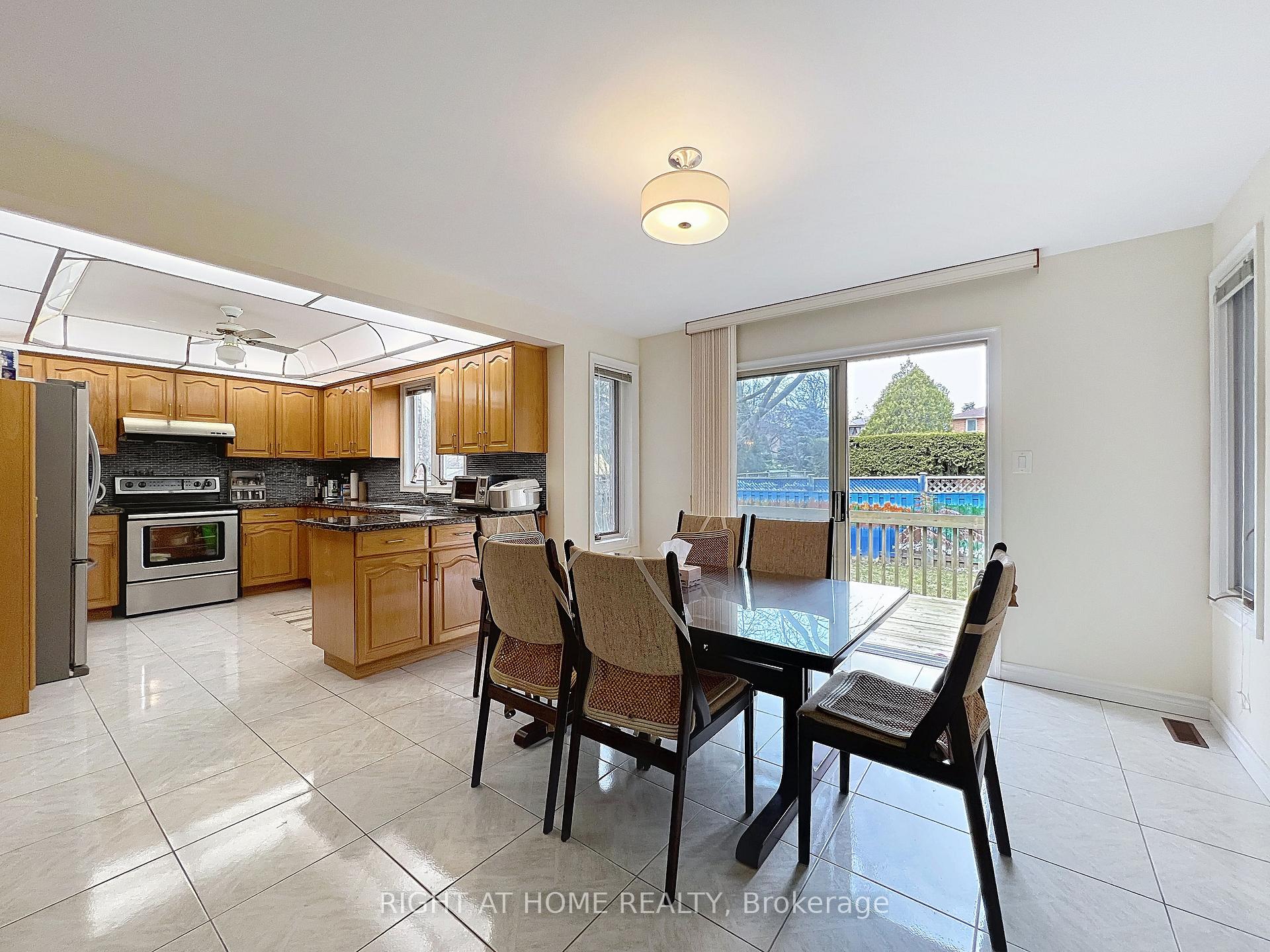Photo 16 of 150 Holmes Avenue, North York, Willowdale East — HOMEH