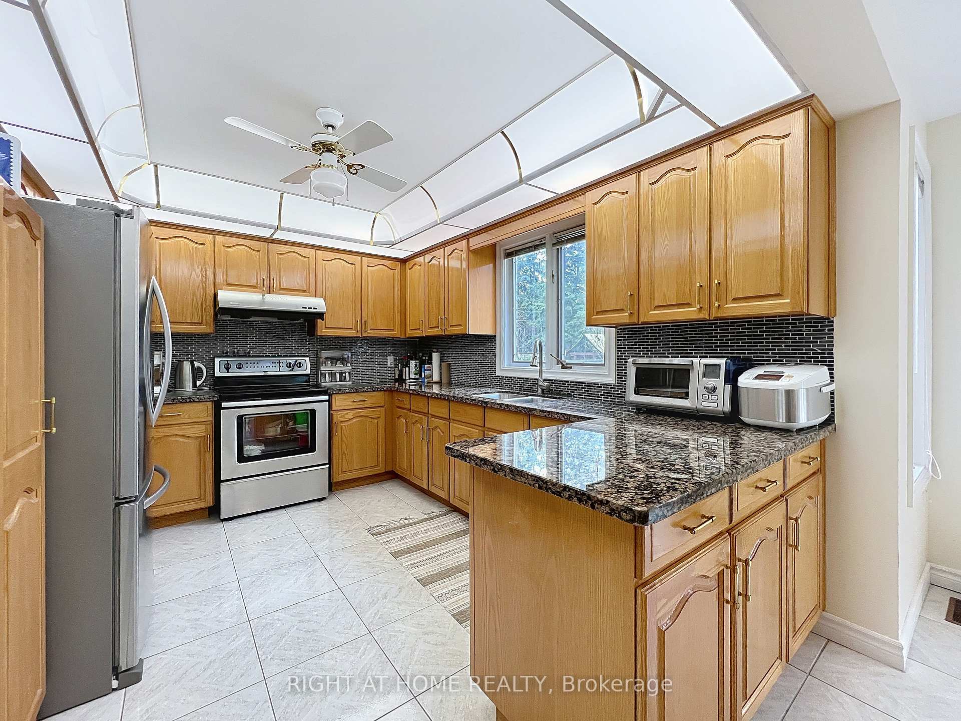 Photo 17 of 150 Holmes Avenue, North York, Willowdale East — HOMEH