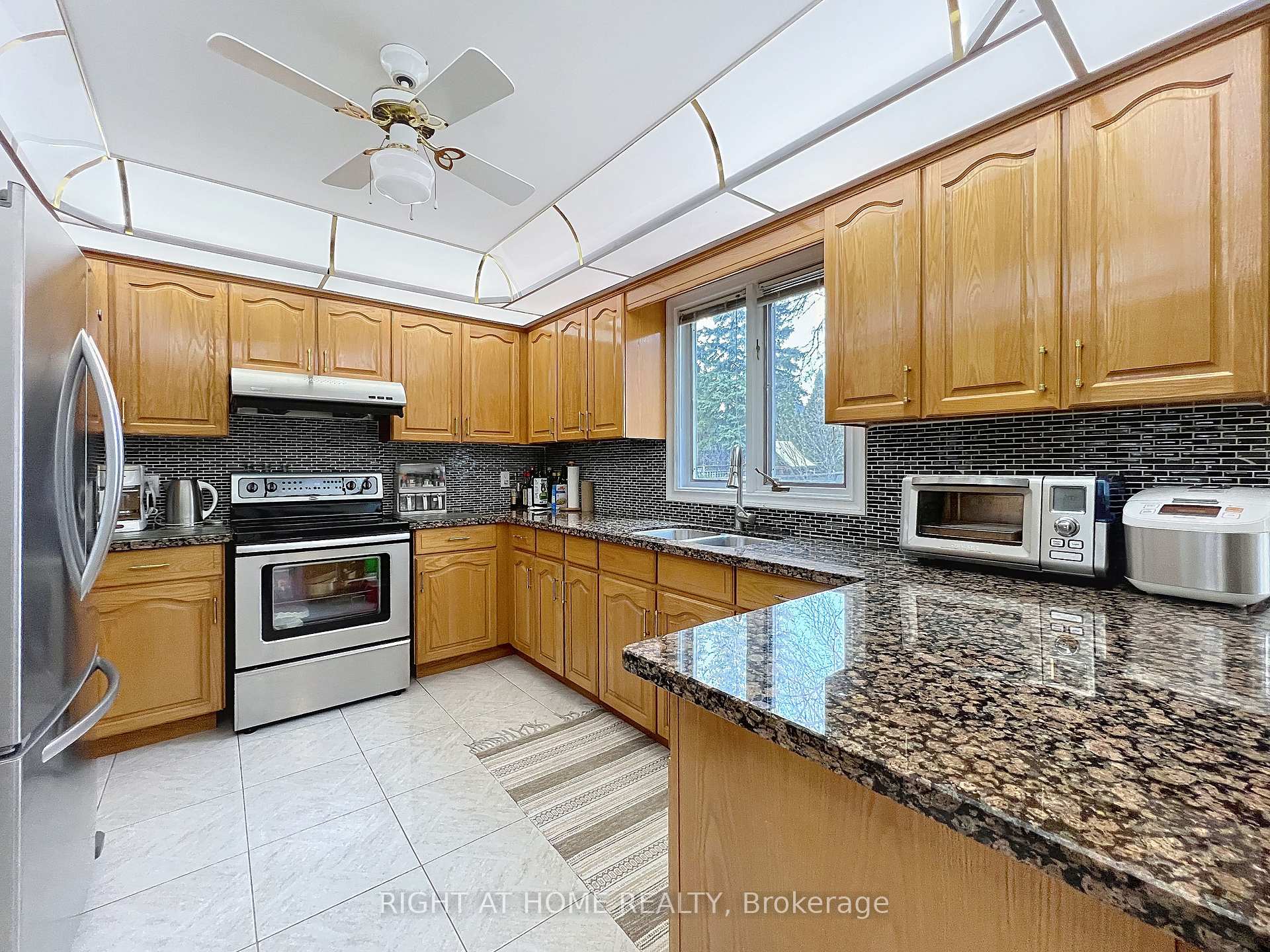 Photo 18 of 150 Holmes Avenue, North York, Willowdale East — HOMEH