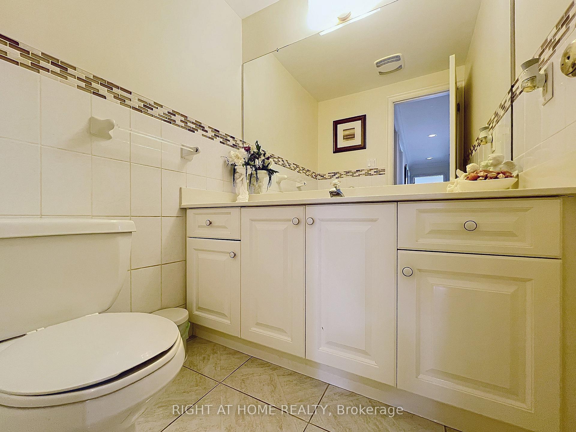 Photo 23 of 150 Holmes Avenue, North York, Willowdale East — HOMEH