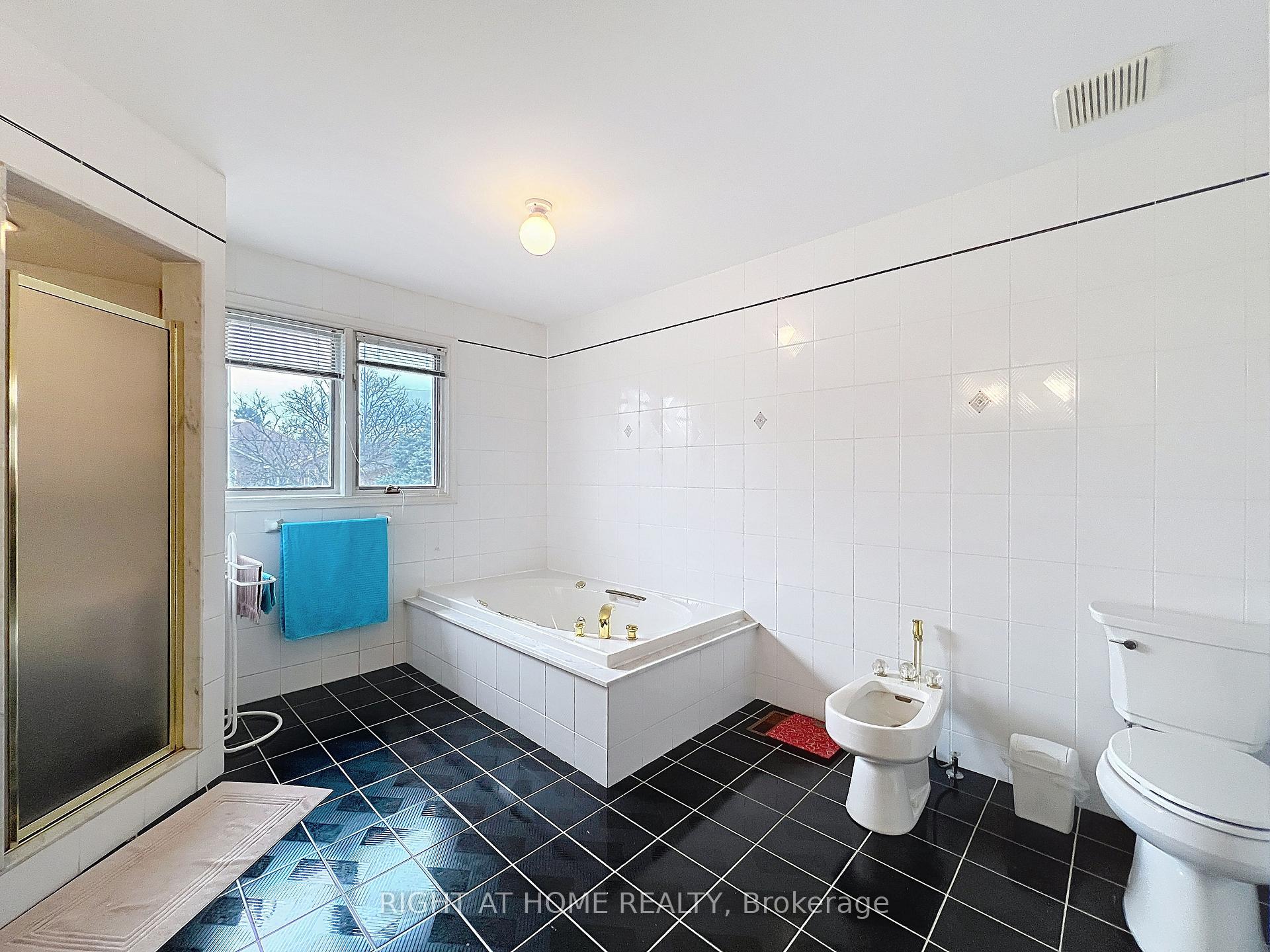 Photo 33 of 150 Holmes Avenue, North York, Willowdale East — HOMEH