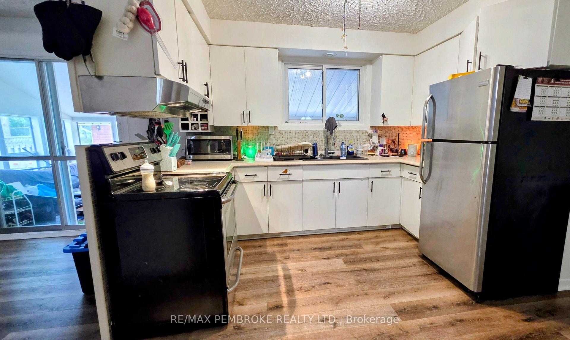 Photo 6 of 32 Park Drive, Petawawa, Petawawa — HOMEH