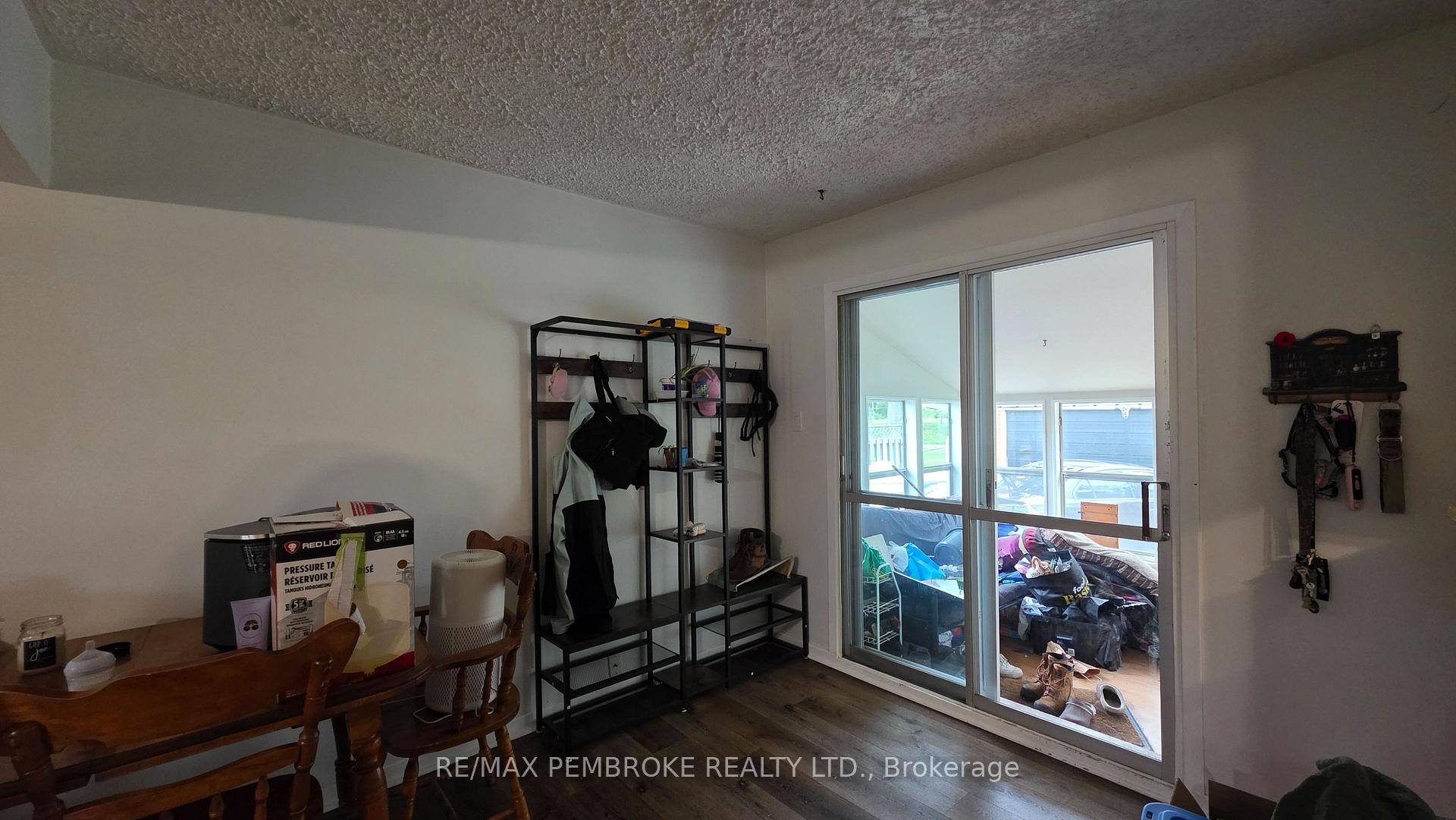 Photo 7 of 32 Park Drive, Petawawa, Petawawa — HOMEH
