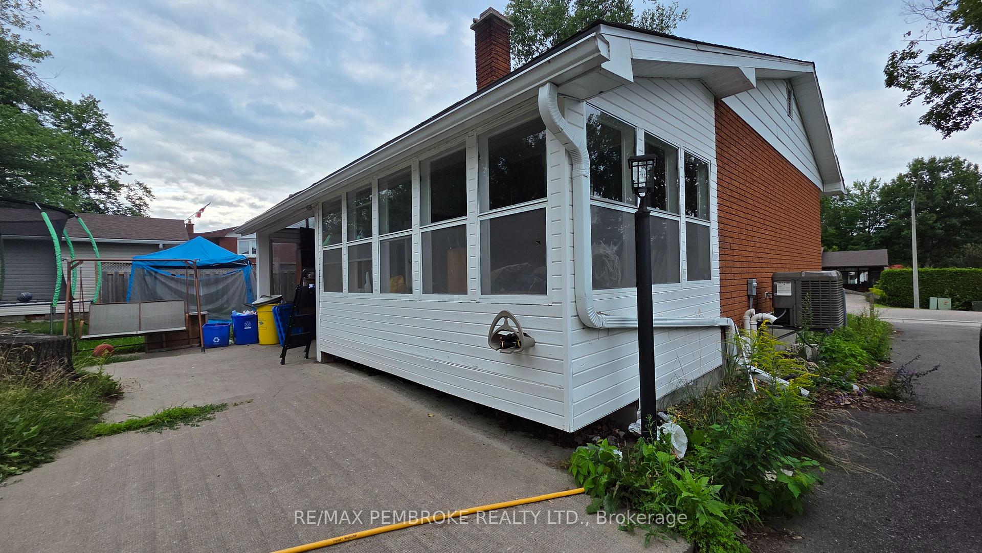 Photo 8 of 32 Park Drive, Petawawa, Petawawa — HOMEH