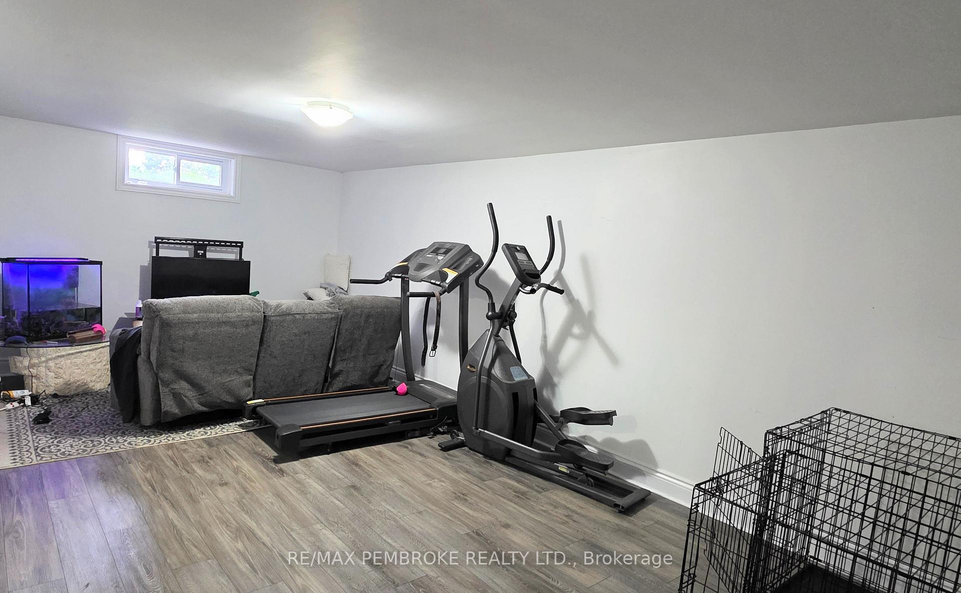 Photo 13 of 32 Park Drive, Petawawa, Petawawa — HOMEH