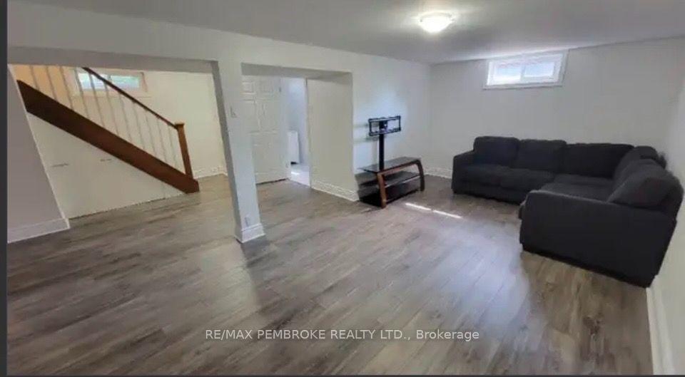 Photo 14 of 32 Park Drive, Petawawa, Petawawa — HOMEH