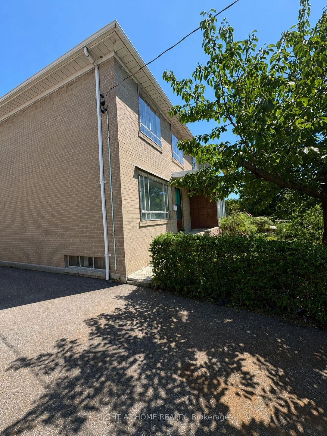 Front of 139 Vauxhall Drive